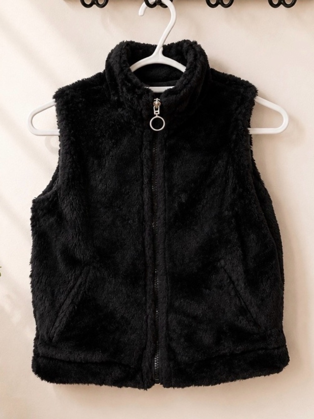 Girls Urban Republic Black Faux Fur Vest Size M 10/12 Zip Front Soft Plush Winte